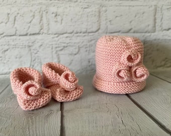 Knitting pattern - Vintage inspired rosebud baby beanie and booties
