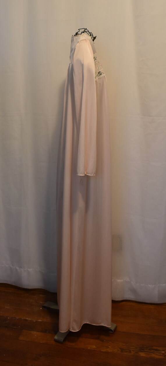 Peach Shadowline Robe // Size Medium - image 2