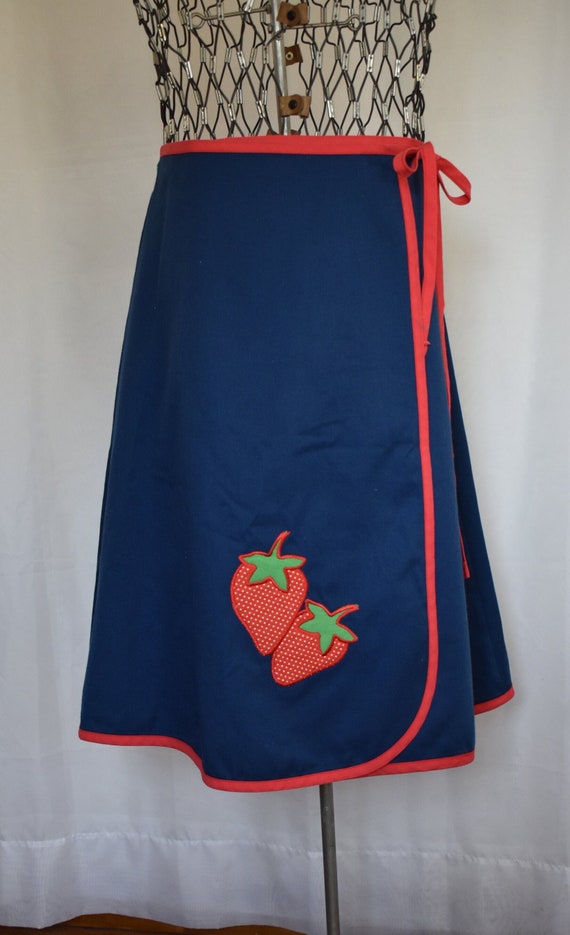 Vintage Strawberry Applique Wrap Skirt // Size Med