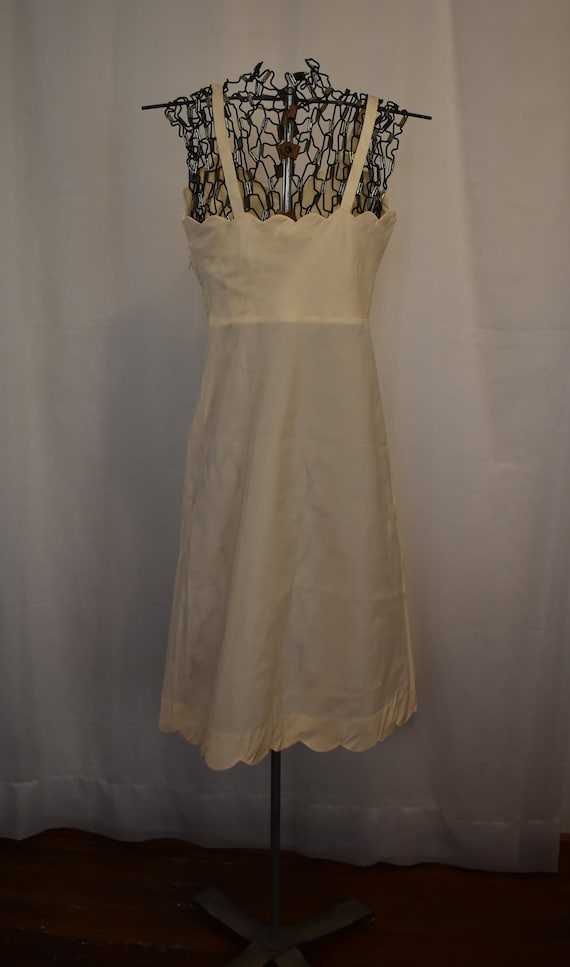 Vintage Cream Barbizon Full Slip // Size 9 - image 3