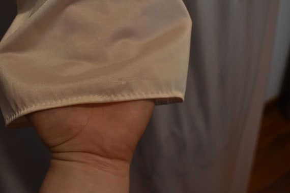 Peach Shadowline Robe // Size Medium - image 9