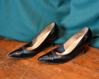 Vintage 1960er Naturalizer Heels // Kätzchen Heels // Black Heels // 7AAA