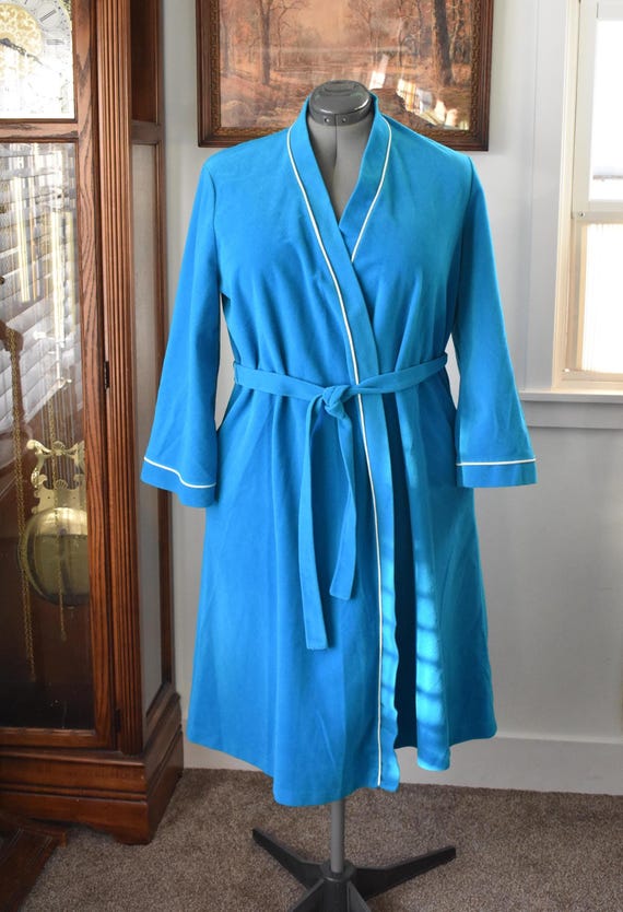 Vanity Fair Robe // Size Large - image 1