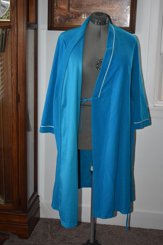 Vanity Fair Robe // Size Large - image 2