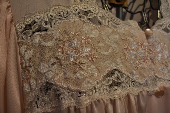 Peach Shadowline Robe // Size Medium - image 5
