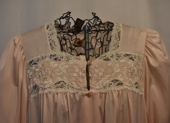 Peach Shadowline Robe // Size Medium - image 4