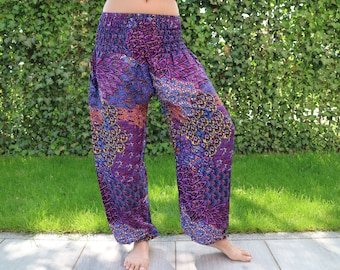 Lila Sommerhose mit Pfaumuster und Elastikbund - Harem Pump Yoga Goa Aladdin Hippy Boho Gypsy Ballon Baggy Hose aus Viskose