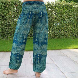 Grüne Sommerhose mit Tropfenmuster und Elastikbund Harem Pump Yoga Goa Aladdin Hippy Boho Gypsy Ballon Baggy Hose aus Viskose Bild 5