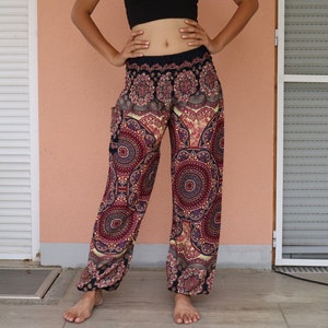 Dunkel Rote Sommerhose mit Mandalamuster und Elastikbund Harem Pump Yoga Goa Aladdin Hippy Boho Gypsy Ballon Baggy Hose aus Viskose Bild 9