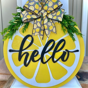 Decoración para puerta de entrada / Bienvenido a nuestro hogar / Corona para puerta de entrada / Colgador de puerta / Corona para puerta / Regalo de inauguración de la casa / Decoración del hogar / Regalo para agente inmobiliario