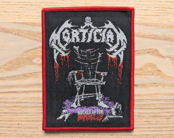 Parche tejido de 12 x 9 cm con el texto "Funerario descuartizado para barbacoa"