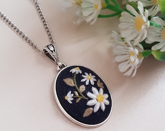 Daisy Embroidered Jewelry|Stylish Handmade White Floral Embroidery Necklace|Vintage Style Embroidered Pendant|Unique Gift for Her
