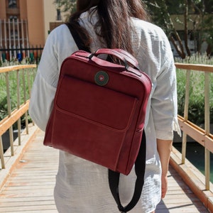 Sac à dos en cuir bordeaux|Sac à dos unisexe|Sac à bandoulière de style vintage|Sac léger pour ordinateur portable|Sac fourre-tout convertible|Sac de voyage multi-poches