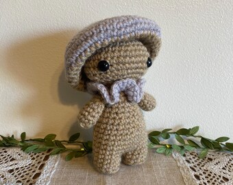 かぎ針編みのマッシュルームボーイのぬいぐるみ、あみぐるみの