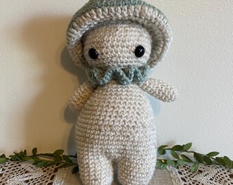 かぎ針編みのマッシュルームボーイのぬいぐるみ、あみぐるみの