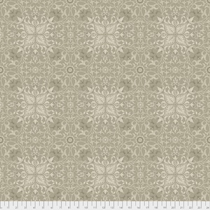 Könnte beinhalten: Ein sich wiederholendes Blumenmuster auf Stoff in Beige- und Taupetönen. Das Design zeigt stilisierte Blumen, Blätter und Ranken und schafft eine klassische, elegante Ästhetik. Der Stoff hat eine subtile Textur, ideal für verschiedene Projekte.
