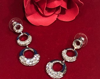 Boucle d'oreille pendantes en métal argenté & cristaux blanc de Swarovski/Elégant/Mode/Soirée/Cadeau/Femme/Bijou/Chic/Fête des Mères/Mariage