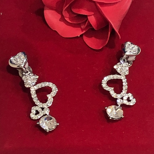 Boucle d'oreille pendante clips en cristaux Swarovski en forme de coeur/Femme/Métal argenté/Bijou/Elégant/Mode/Soirée/Cadeaux/Fête des Mères