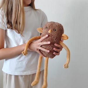 Braun Pelzigen Plüsch Charakter, Handgefertigte Lange Arme Stofftier