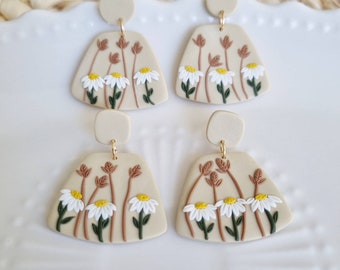 Margarita Earrings, made of polymer clay, earrings with flowers, clay earrings, earrings beige, spring earrings, earrings light, earrings 2021