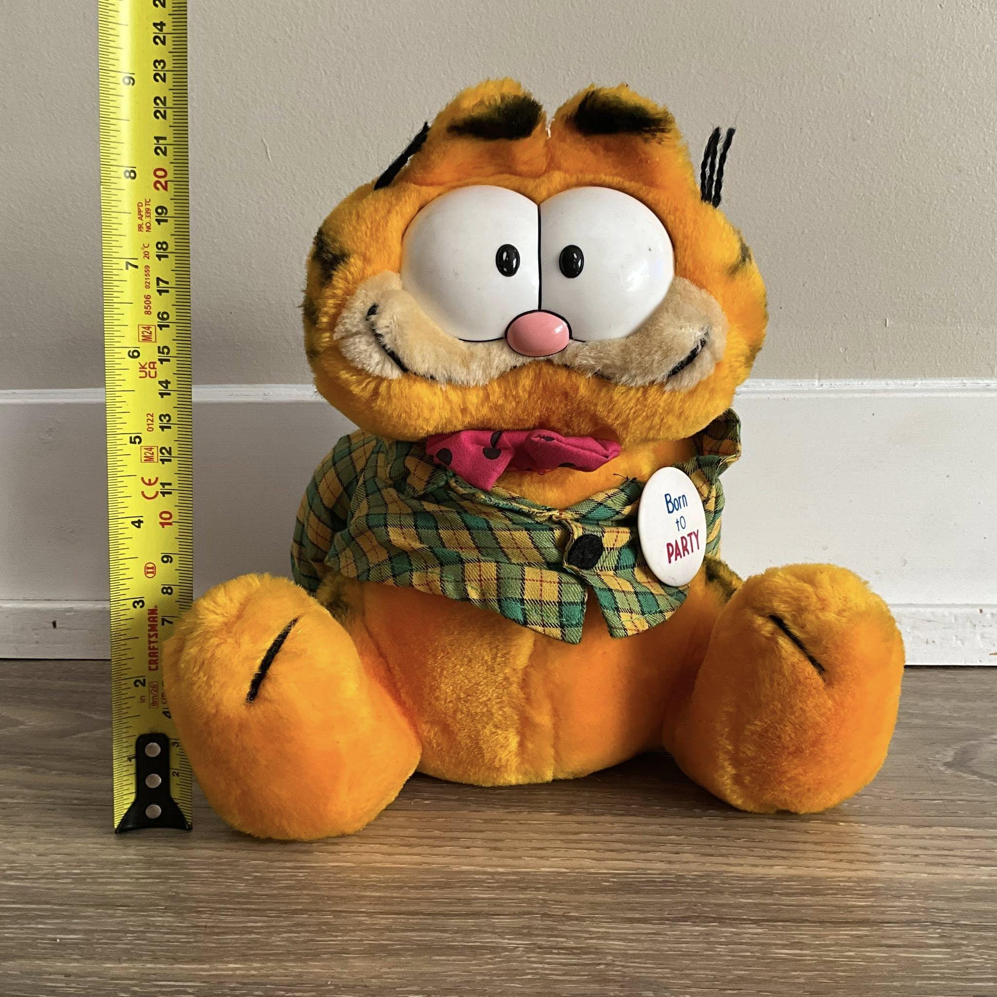 Vintage 1978/1981 Dakin Garfield Born to Party Button Stuffed