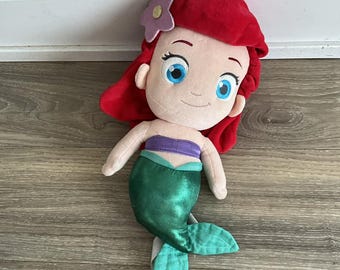 Muñeca de peluche Ariel de La Sirenita de Disney Store - Muñeca de peluche de estilo clásico