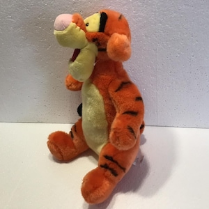 Disney Winnie The Pooh 14 Inch Deluxe Plush Figure Tigger