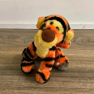 Peluche « Tigrou » Disney Winnie l&#39;ourson 9 po de haut
