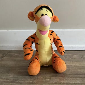 Disney Winnie the Pooh Tigger Fisher Price Stuffed Animal Plush Toy 9.5&quot;