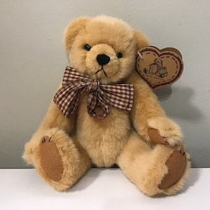 Vintage Heartfelt Collectibles Bear 1997 Stuffed animals plush Teddy Bear, American Artist Collection Bear