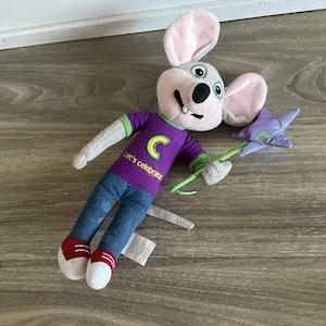 Chuck E Cheese Chuckie Pizza Mouse 10” Plush Stuffed Animal Let’s Celebrate
