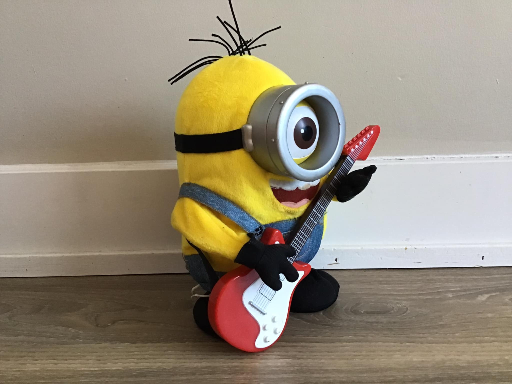 Minion guitar toy 2025