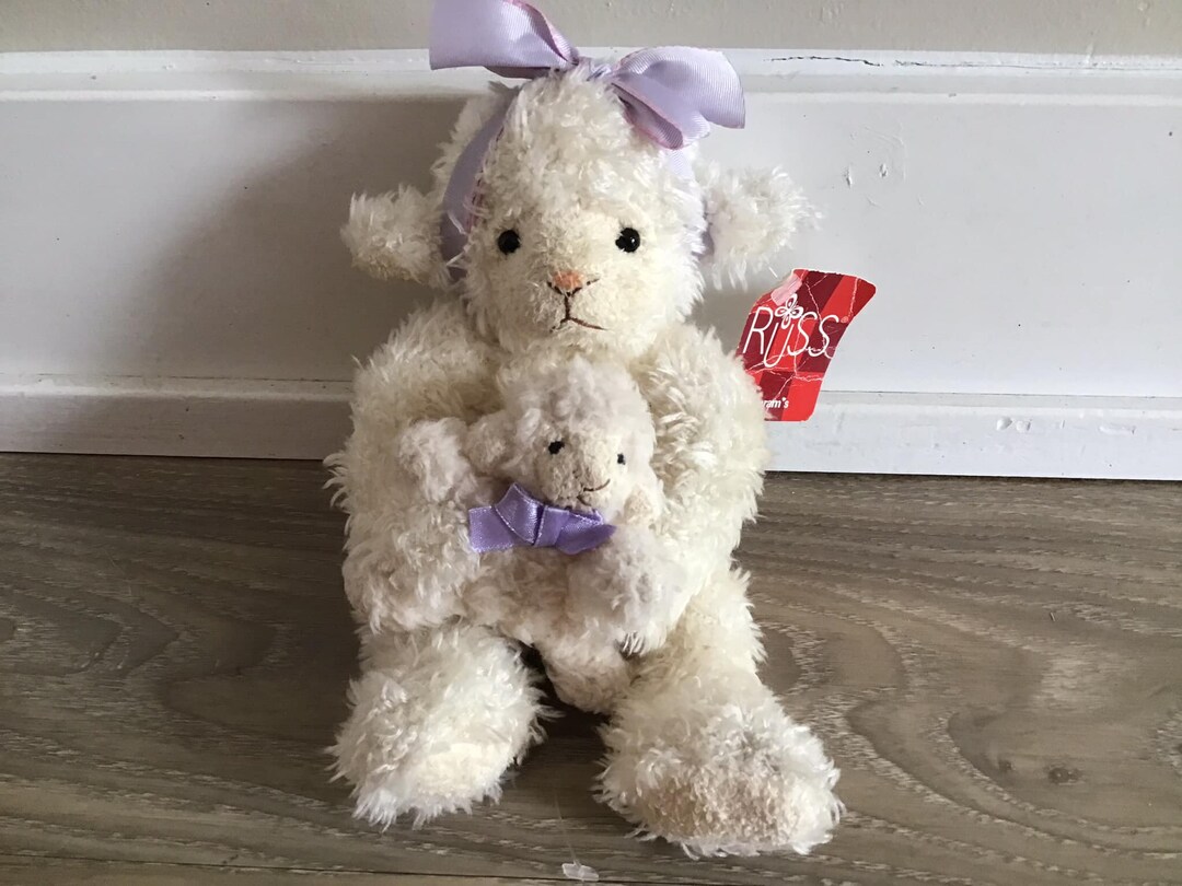 baby toysフリースマフラー　ファンシーアラモード Russ Berrie & Company Amram's Lambkins Mother Sheep With Baby Lamb