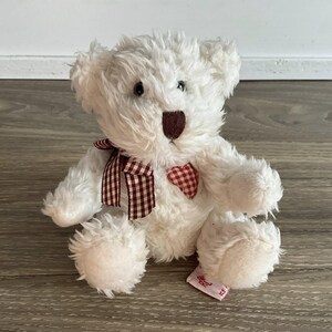 Oso de peluche Russ True Heart blanco de 12,7 cm con lazo a cuadros.