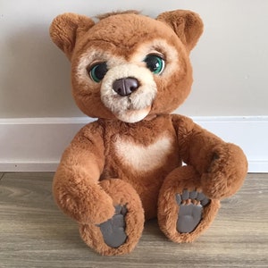 FurReal Friends Cubby le curieux ours en peluche parlant