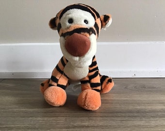 ディズニーストア くまのプーさん ティガー ぬいぐるみ 9インチ