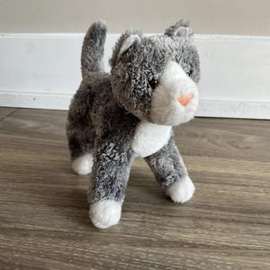Douglas Cuddle Toys Szary Kot Biały Pluszowy - Mały