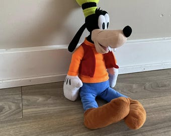 ディズニーワールド　グーフィー 探検家 ぬいぐるみ 約40cm ディズニー グーフィー 犬 ぬいぐるみ 17インチ - Etsy 日本