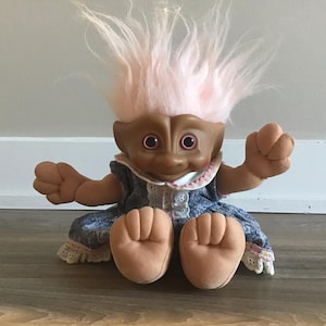 12 &quot;Treasure Troll Plush Doll mit rosa Augen und rosa Haaren