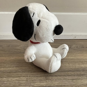 Snoopy Dog Peanuts Plush 7&quot;