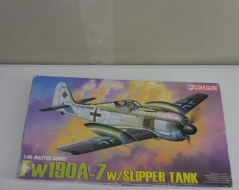 Dragon 1:48 Master Series Fw190A-7 w/ Slipper Tank Model Kit 5545 WWII Aircraft
