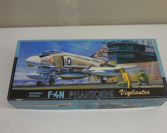 Fujimi 1/72 F-4N Phantom II Vigilantes Model Kit G-3 McDonnell Douglas US Navy