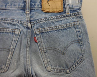 Vintage des années 80, Levis 501 Student Cutoff Denim Shorts, braguette boutonnée, délavage clair 25 W
