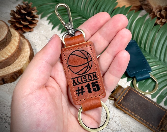 Porte-clés de basket-ball personnalisé. Porte-clés avec plaque nominative de basket-ball. Étiquette nominative pour sac à dos. Cadeau de l'équipe de basket-ball. Cadeau pour entraîneur de basket-ball.