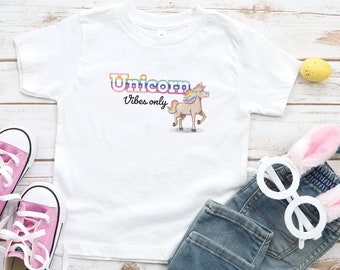 T-shirt per bambini Only Vibes Unicorn. Maglietta carina per ragazze per i fan degli unicorni dai 2 ai 6 anni. Magliette in cotone con unicorno