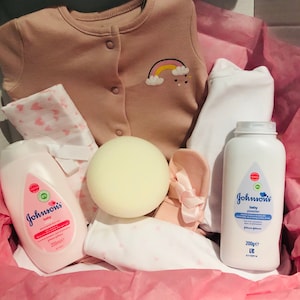 Personalizowane pudełko prezentowe dla dziecka. Chłopiec, dziewczynka, Unisex. Pudełko prezentowe, prezent ciążowy, baby shower, dziewczynka, chłopiec, kosz dla dziecka. 9 sztuk.
