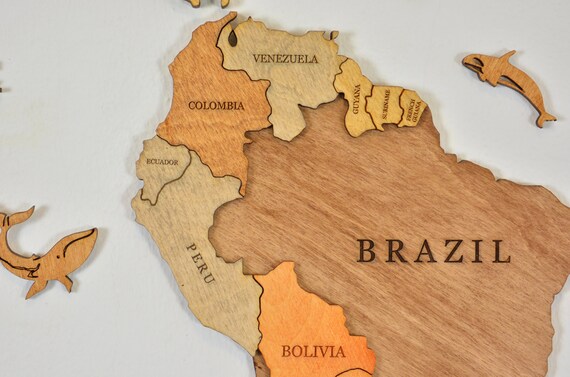 Decoration bois carte du monde
