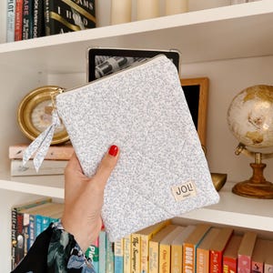 Daisy Kindle Sleeve | Blue Floral Kindle Cover | Kindle Paperwhite Sleeve | E-Reader Sleeve | E-Reader Cover | Gifts For Book Lovers