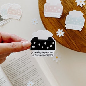 Probabilmente piangendo per personaggi immaginari Adesivo / Adesivi libreschi / Adesivi Kindle / Kindle Girlie / Adesivi per lettori romantici