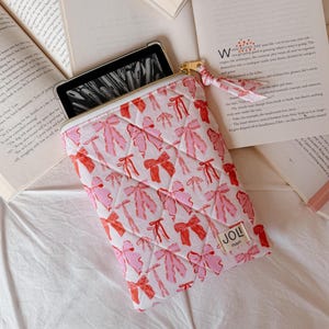 Custodia per Kindle Clara con cerniera / Custodia per Kindle Coquette con fiocchi / Custodia per Kindle Paperwhite / Custodia rosa per e-reader / Regali per gli amanti dei libri